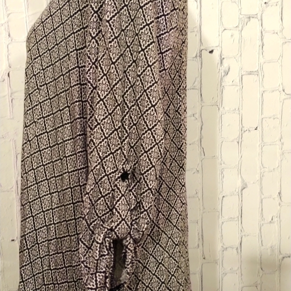 HIPPIE Rose Diamond Print Blouse Size Medium - Picture 2 of 5